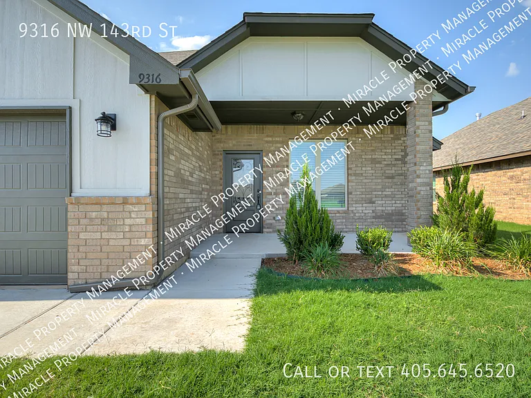 9316 NW 143rd St — Photo 2