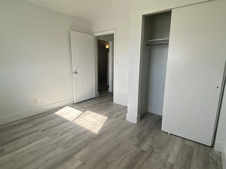 ID - 1070 McKinley Ave - LB - 15 — Photo 8