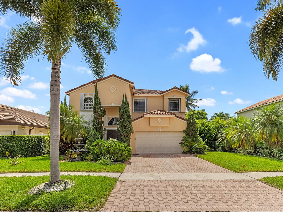 1st image of 1021 NW 185th Avenue