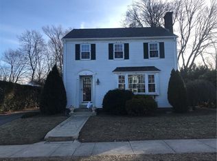 15 Brookside Dr, Cranston, RI 02910