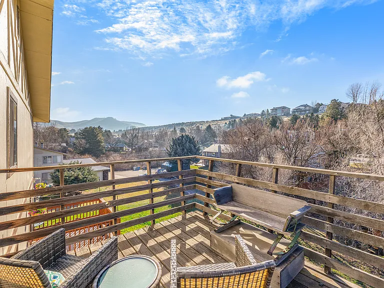 2228 E Roanoke Dr — Photo 36