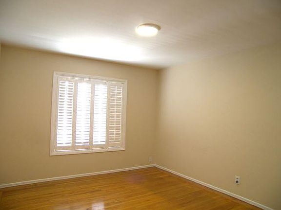 5th image of 25 Stanford Heights Ave