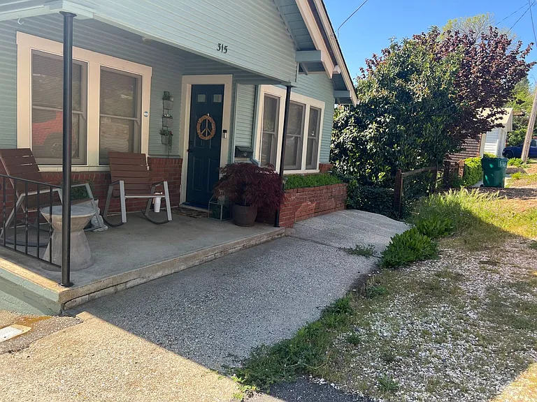 315 S School St — Photo 11