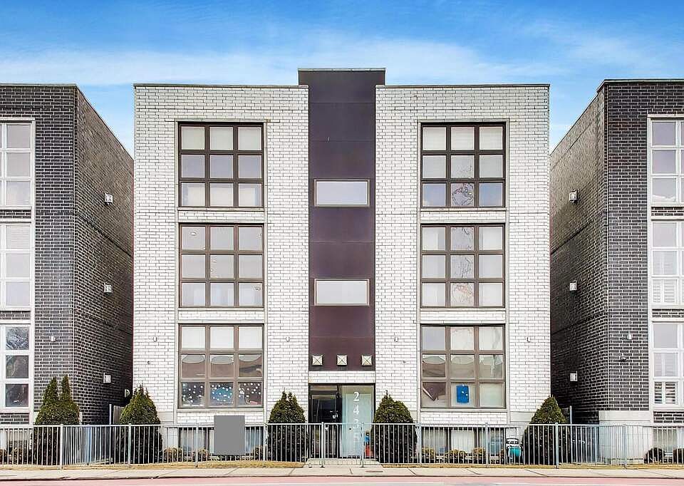 1st image of 2435 W Belmont Ave APT 2E