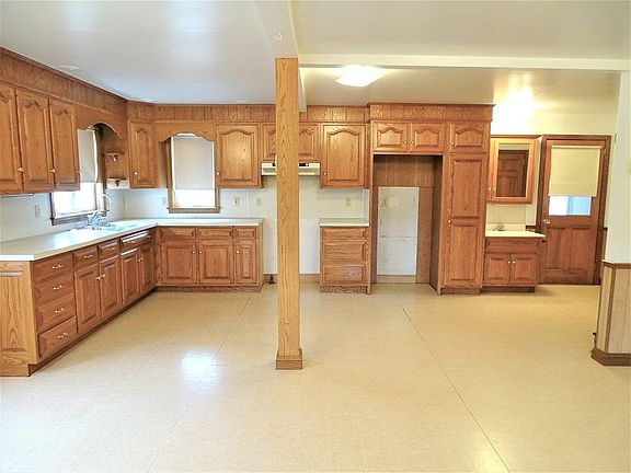 Eat-In Kitchen