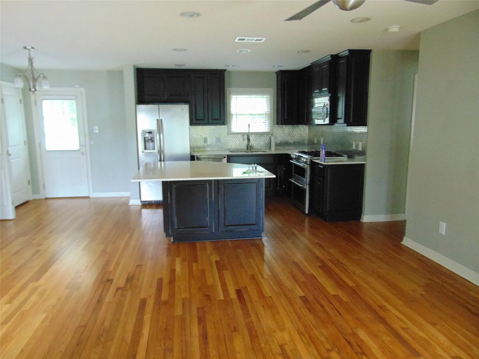 2 bed, 1.0 bath, 940 sqft, $2,650 — Photo 2