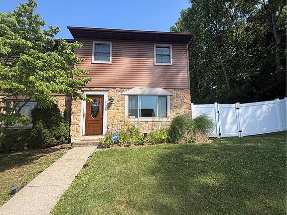 3rd image of 129 Johnson Ct