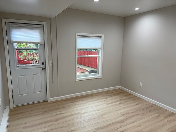 4th image of 217 Beverly St #1