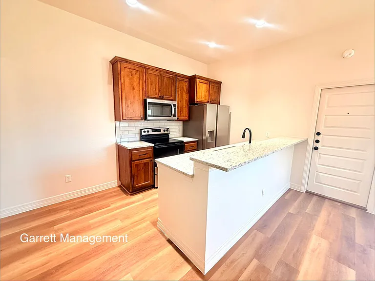 207 N Ridge St — Photo 5