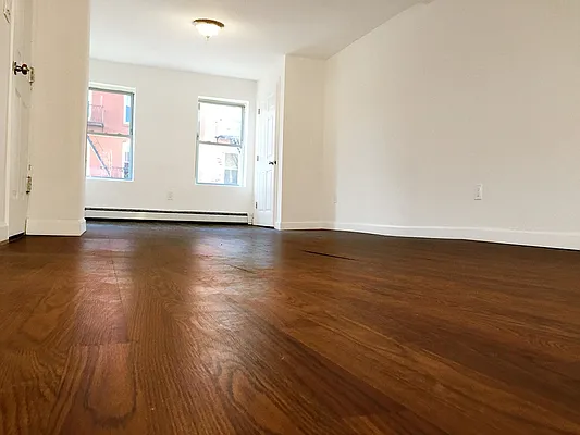 Rented by MNS | media 8