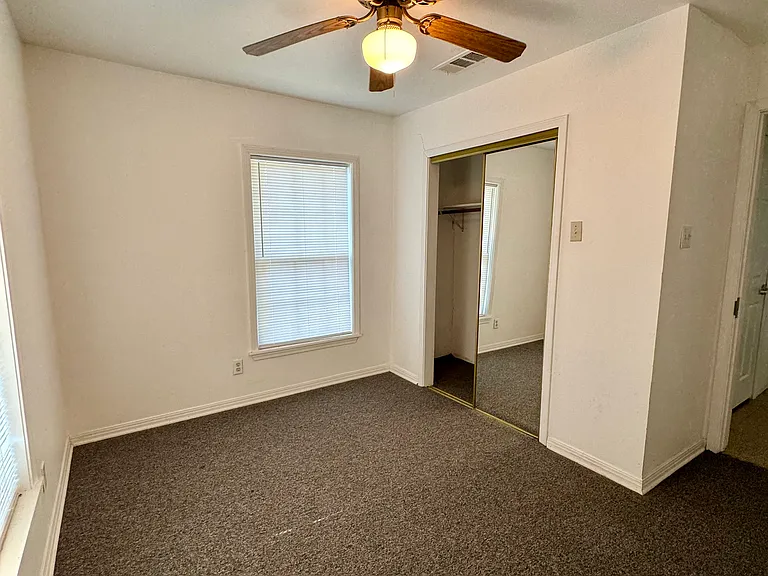 1909 Ross Ave — Photo 14