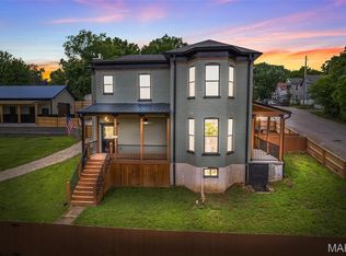 422 N 2nd St, De Soto, MO 63020