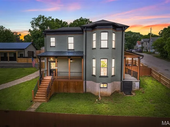 422 N 2nd St, De Soto, MO 63020