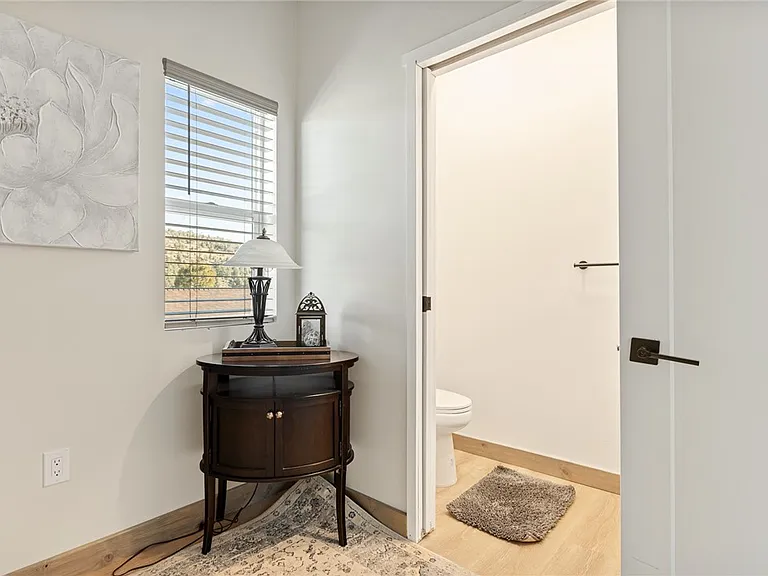 1215 Valley View Dr — Photo 32