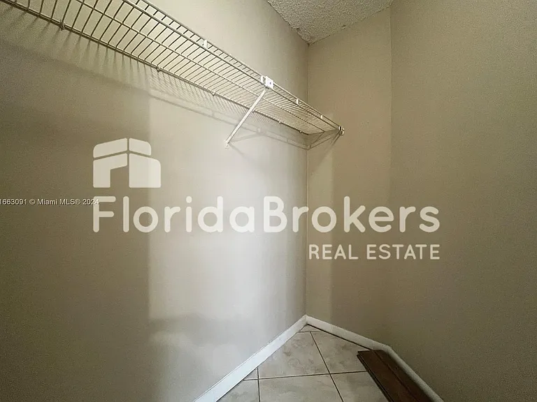 212 Lake Pointe Dr #209 — Photo 9