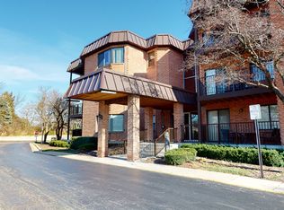 6401 Clarendon Hills Rd APT 107, Willowbrook, IL 60527