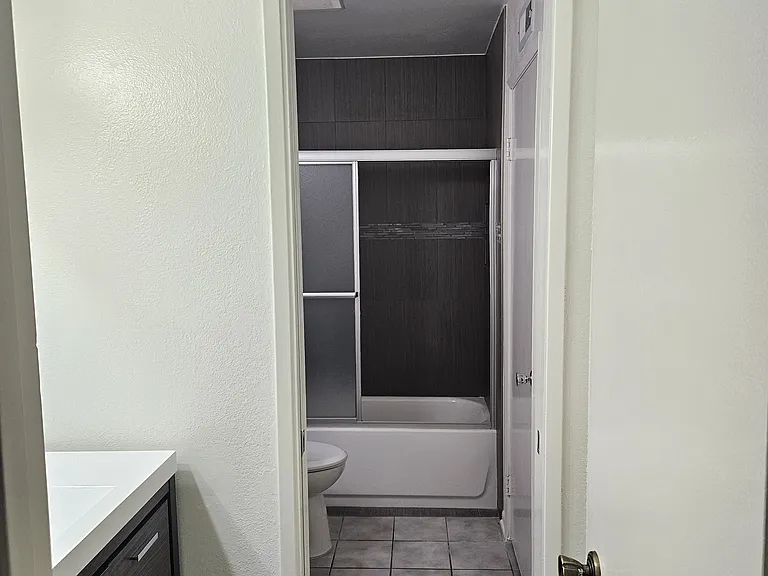 20727 Horace St — Photo 24