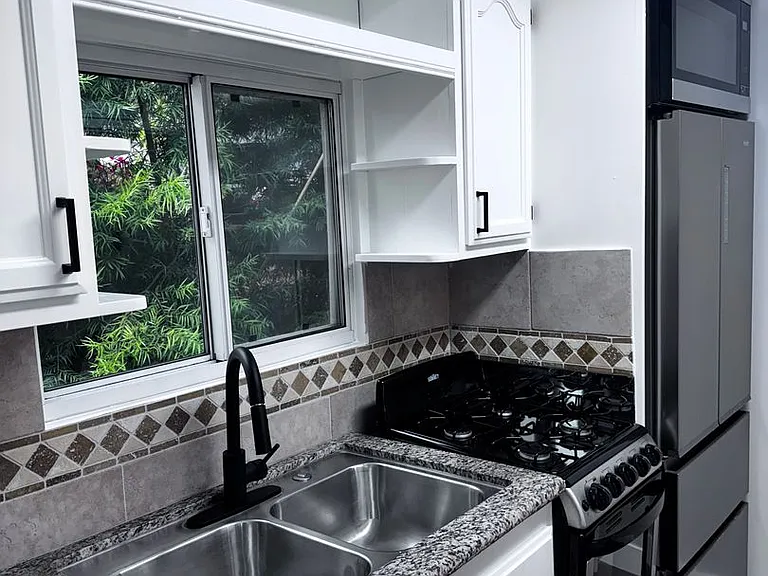 Modern Bungalow Located Blocks from Crescent Bay Beach-In Unit Laundry Included — Photo 6