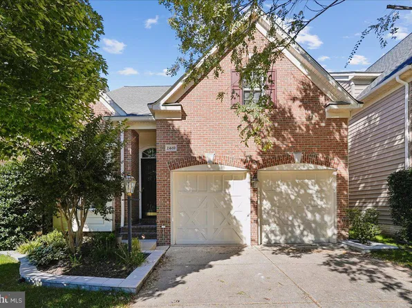 2469 Cypress Green Ln, Herndon, VA 20171