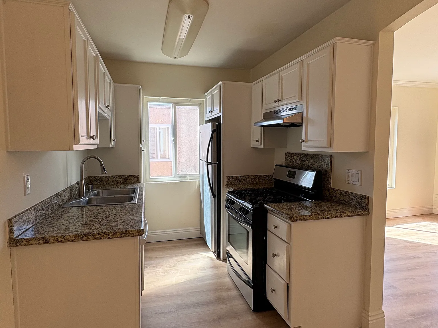 1472 Iris Ave — Photo 4