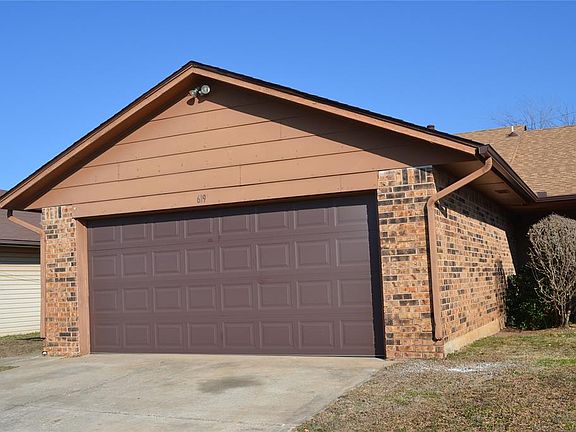3rd image of 619 Peppertree Ln