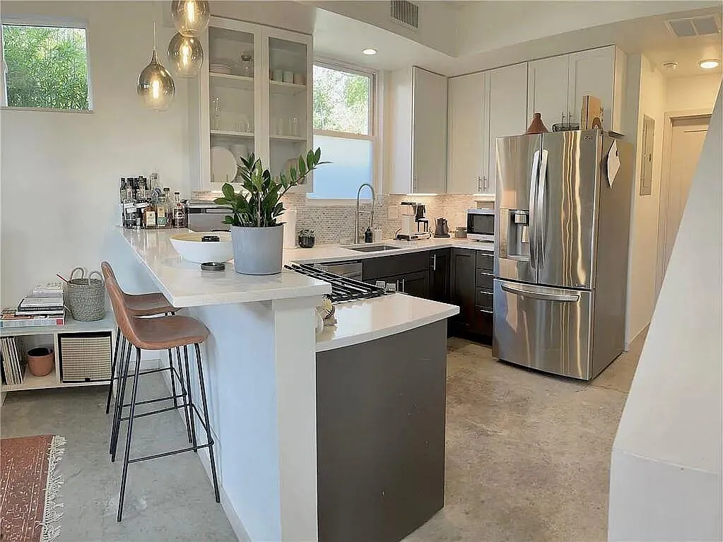 3 bed, 2.0 bath, 1094 sqft, $2,750 — Photo 3
