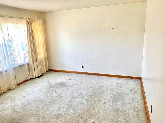 3rd image of 3840 Astor Ave