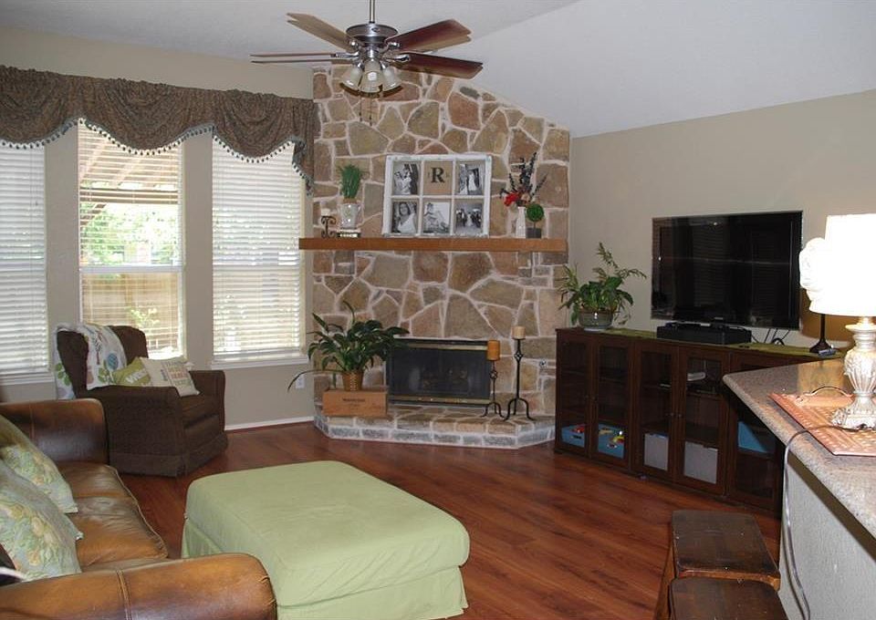 2nd image of 7135 Chinquapin Dr