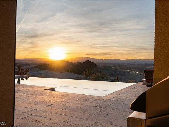 2nd image of 49 Vista Outlook St