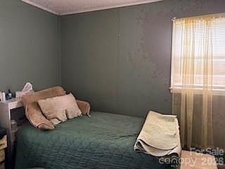 4th image of 111 Magnolia Ln