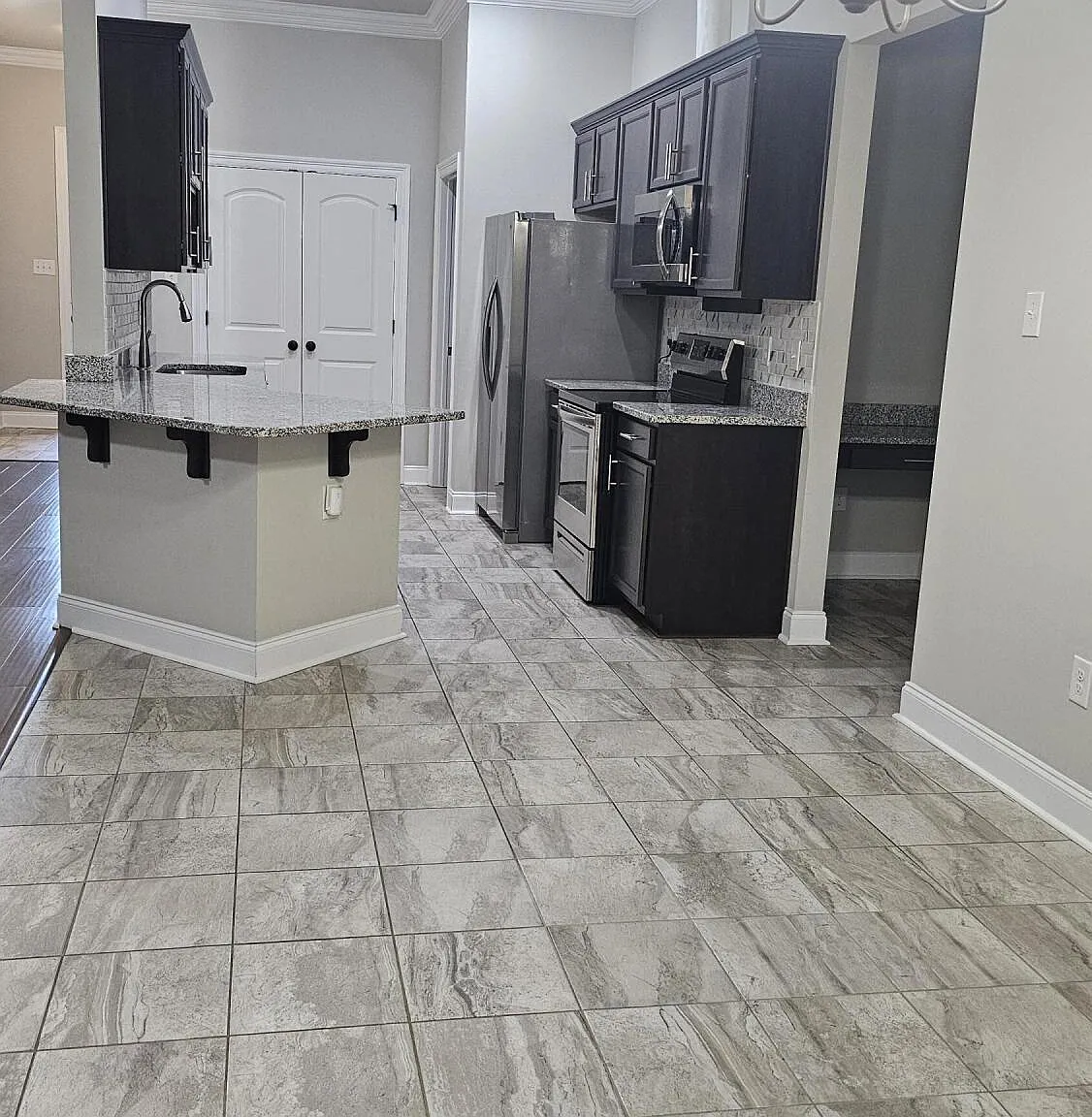 3 bed, 2.0 bath, 1710 sqft, $2,000 — Photo 3