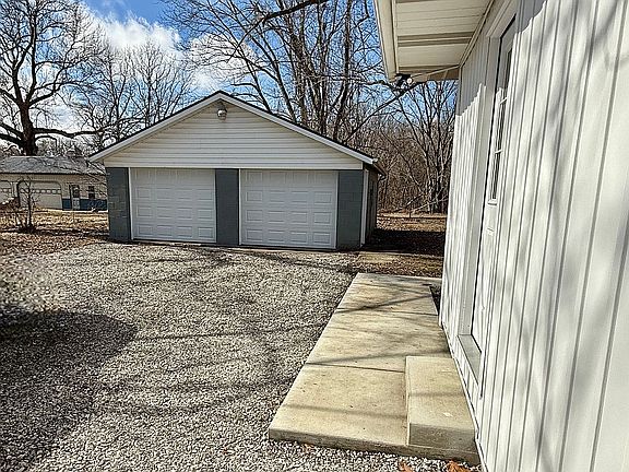 Detached 2 Car Garage 