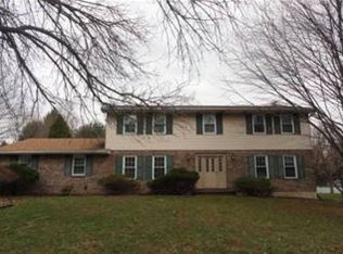 2770 Saddlebrook Ln, Bethlehem, PA 18017