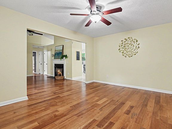 5th image of 7929 Lake Jenn Dr