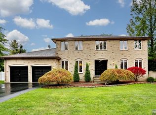 819 Hennigar Pl, Oradell, NJ 07649