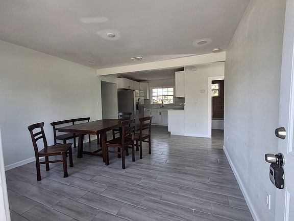 2nd image of 521 S Crest Ave