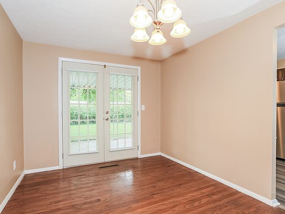 3rd image of 725 Glensprings Dr