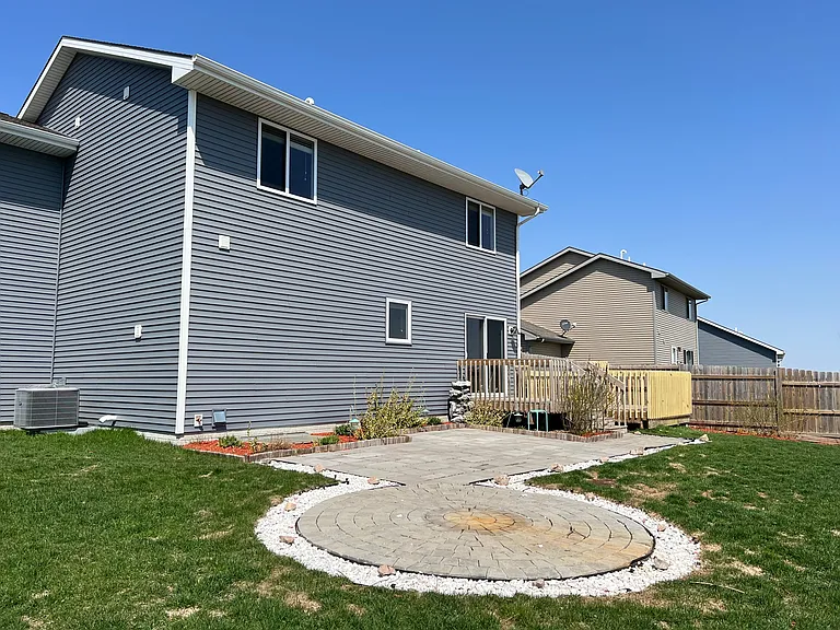 709 37th St SW — Photo 4