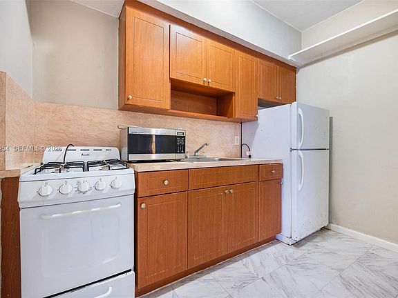 4th image of 825 Alton Rd APT 2