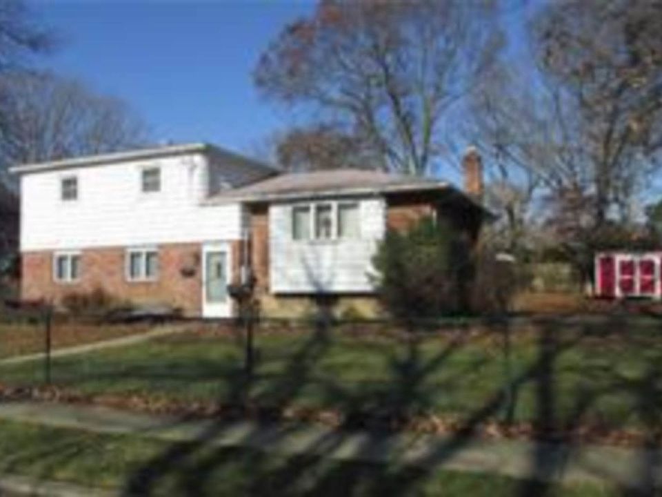 2nd image of 225 New Hampshire Ave