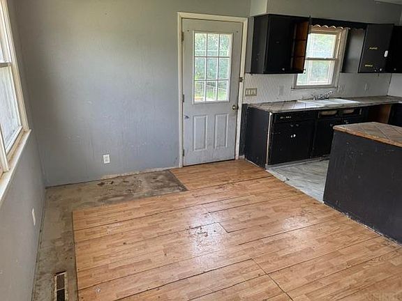 5th image of 1601 Laurel Dr