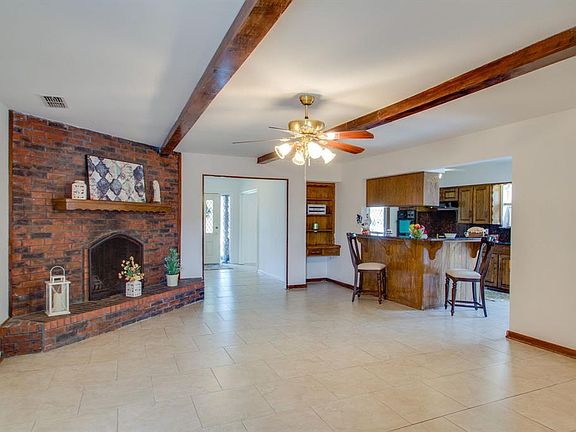 4th image of 221 Hillview Dr
