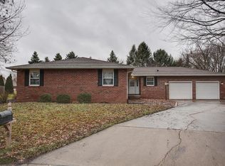 8 Azalea Ct, Savoy, IL 61874