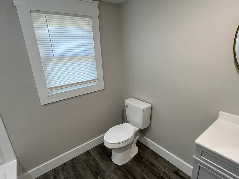 212 W Mill St — Photo 14