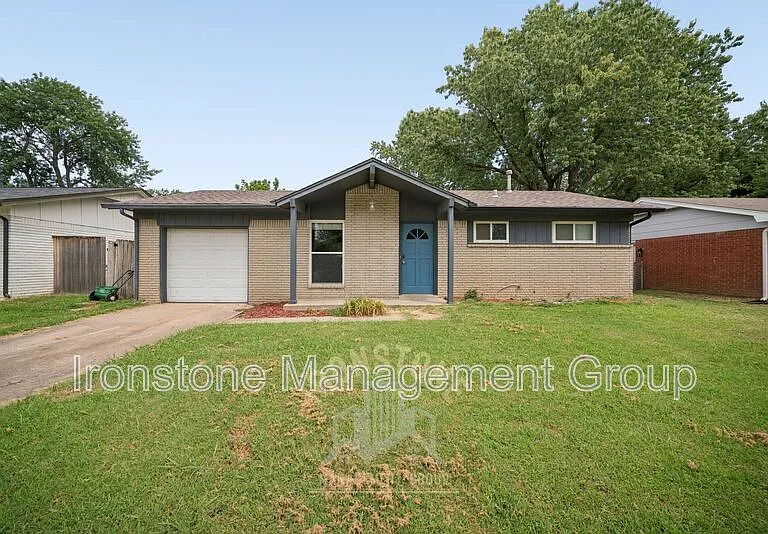 908 W El Paso Pl — Photo 1