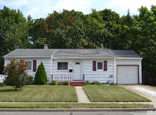 196 Central Park Rd, Plainview, NY 11803