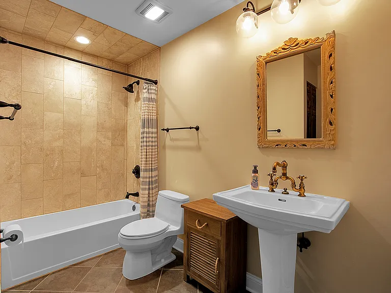 1002 Castilian Ct #302 — Photo 16