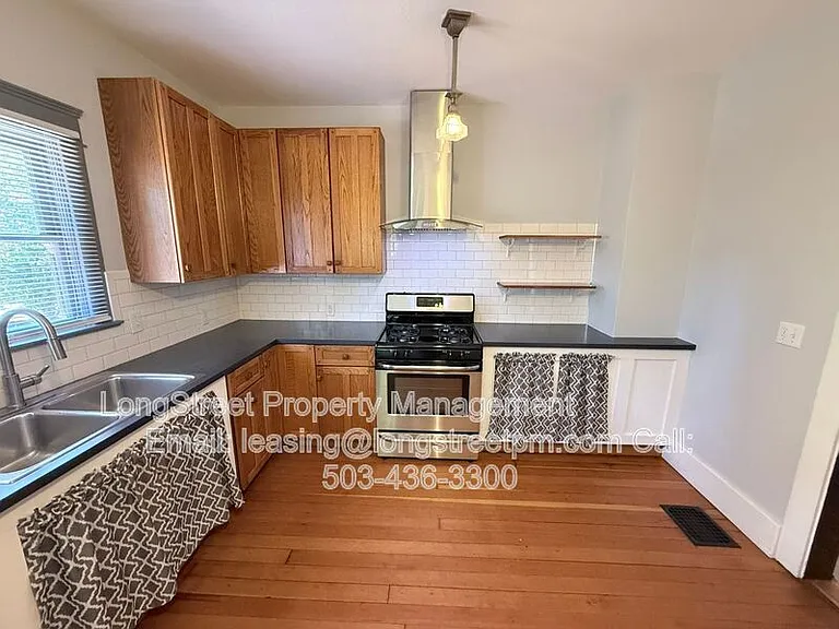 2320 State St — Photo 10