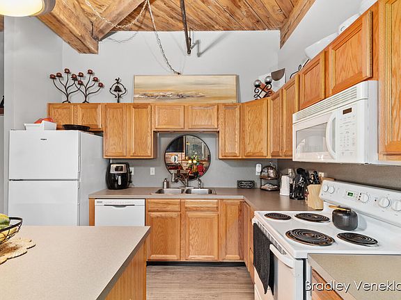 3rd image of 940 Monroe Ave NW Unit 360