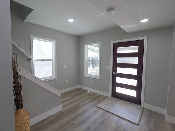 5th image of 300 Avondale Ave